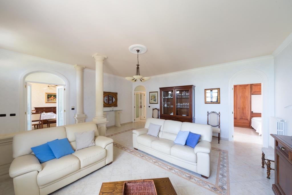 Villa La Ripostiera à Castro  Extérieur photo