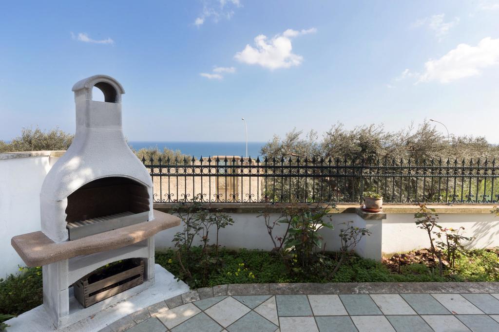 Villa La Ripostiera à Castro  Extérieur photo