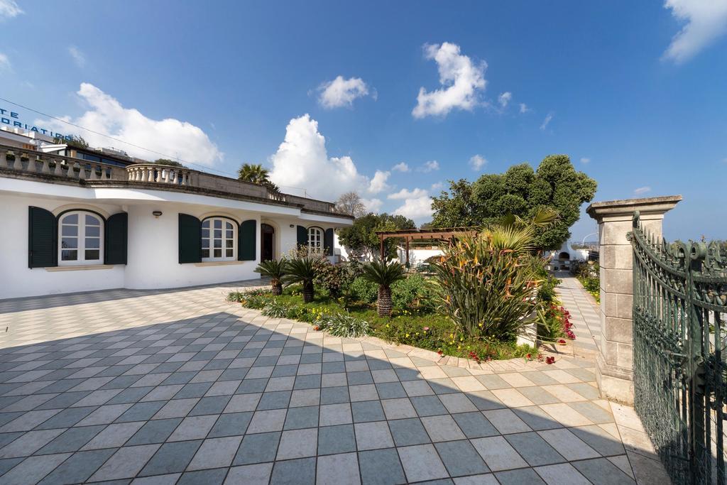 Villa La Ripostiera à Castro  Extérieur photo