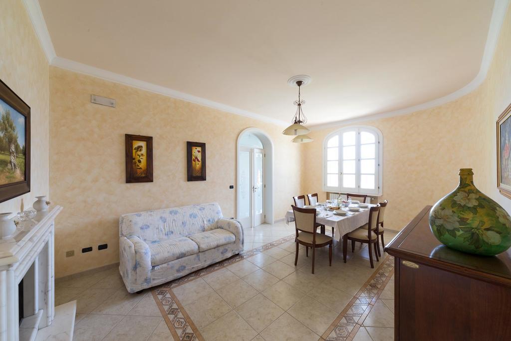 Villa La Ripostiera à Castro  Extérieur photo