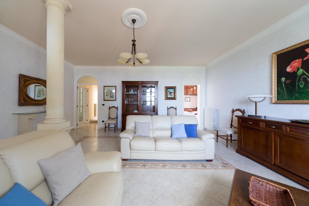 Villa La Ripostiera à Castro  Extérieur photo